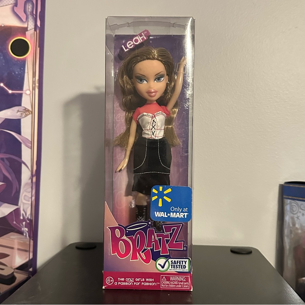 Vintage MIB Bratz Doll Leah Walmart Exclusive with Red and Black Outfit